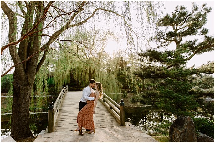 bridge and weeping willow engagement pictures in Chicago Botanic garden