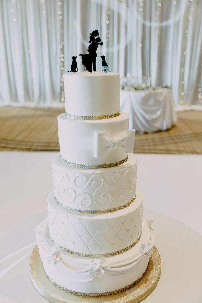 Oak Brook Hyatt Lodge Chicago wedding reception décor cake