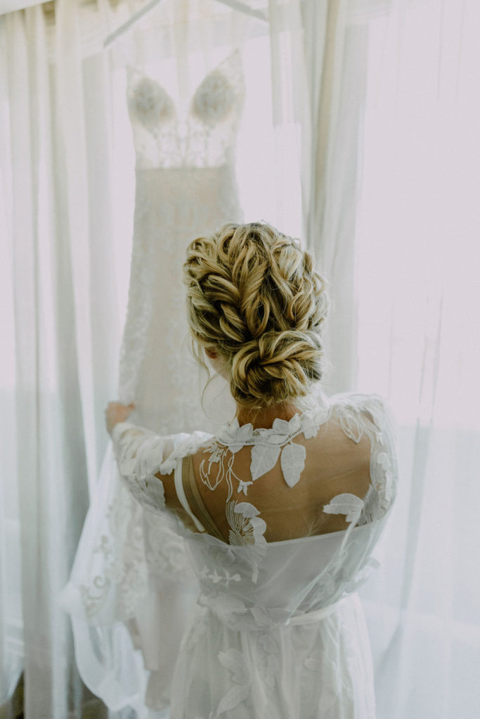 Oak Brook Hyatt Lodge Chicago wedding bridal hair styles, bridal suite