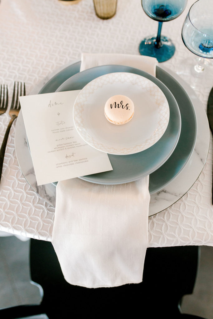  wedding day
Chic little details 
gorgeous white warehouse space in Chicago 
stunning wedding table ideas, floral decor
Dark and light, 
fire and ice, 
revealed and mystery, 
juxtaposition of colors
mid-century modern inspired details and shadowy mystique. 