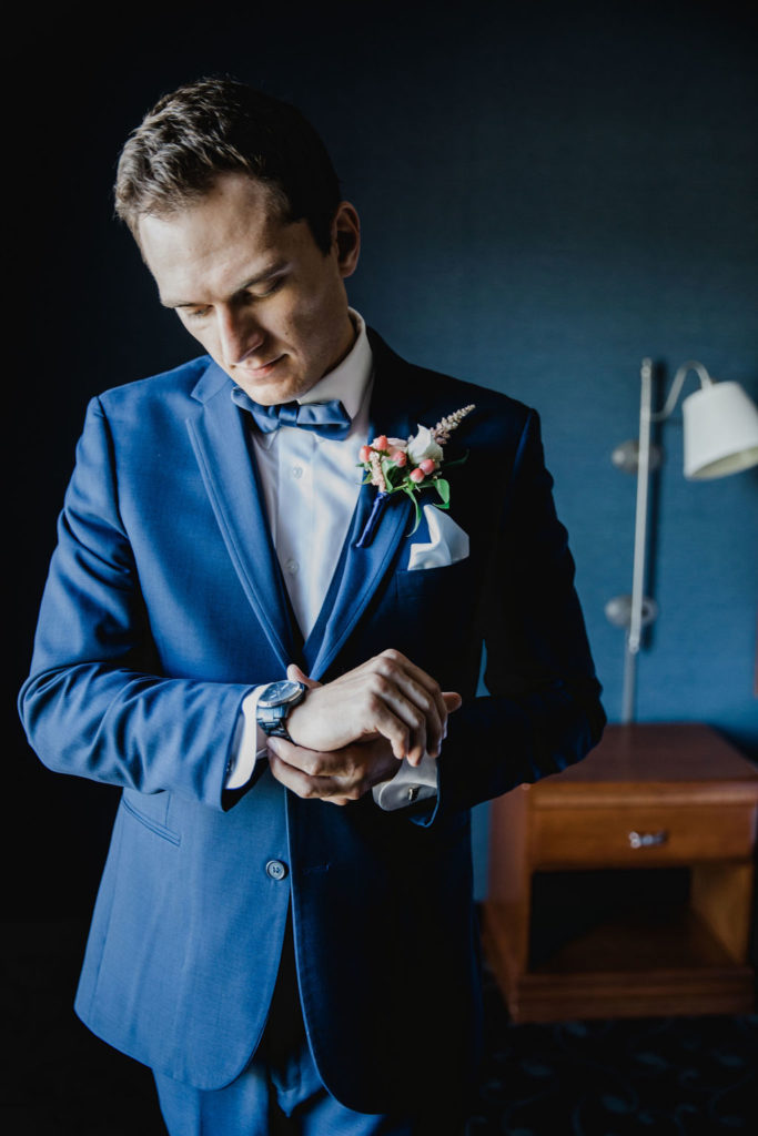 Chicago wedding photographer, groom getting ready, blue suit