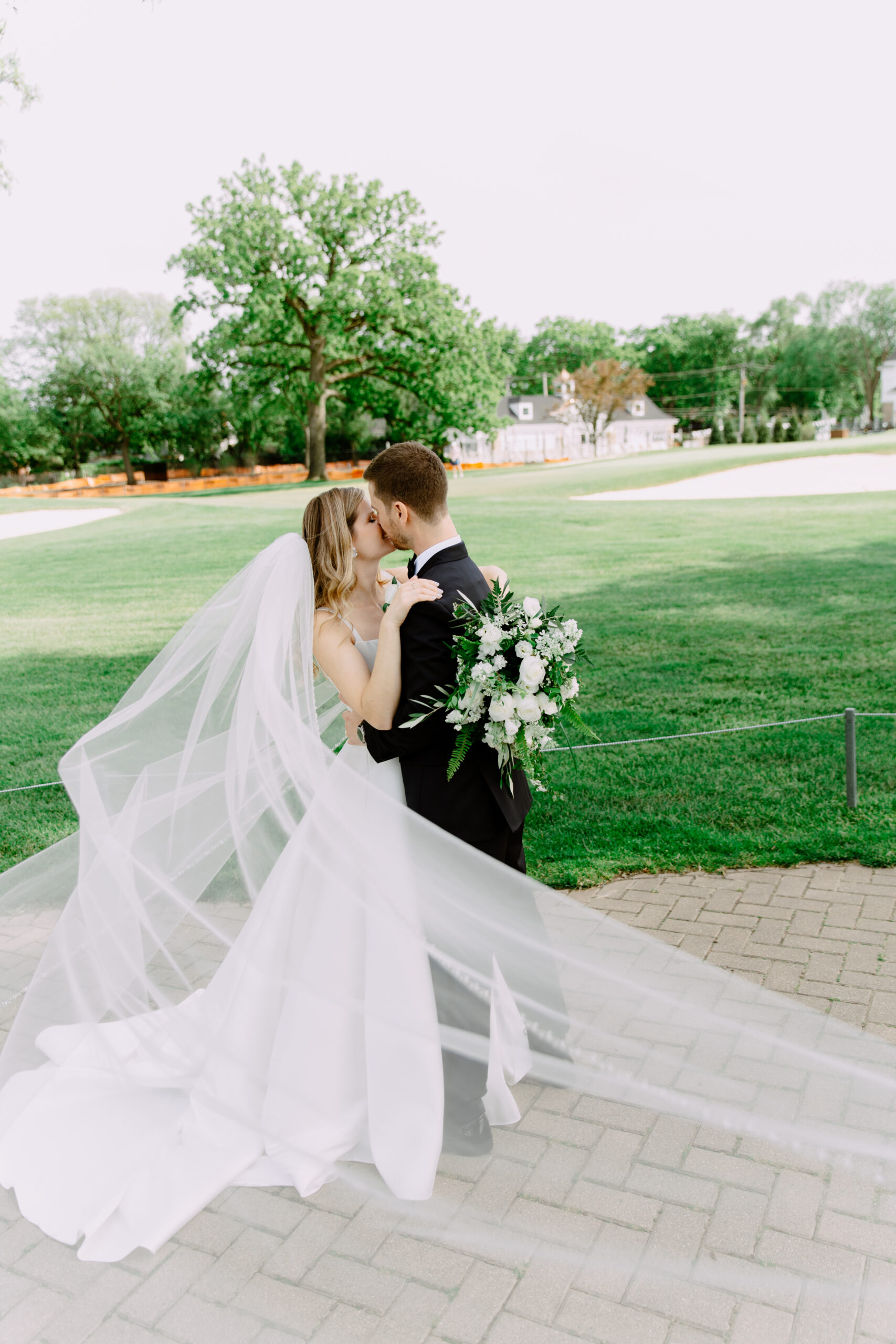 Tips for choosing your wedding photographer Are you planning your dream wedding in the Windy City? One of the most important decisions you'll make is choosing a wedding photographer in Chicago