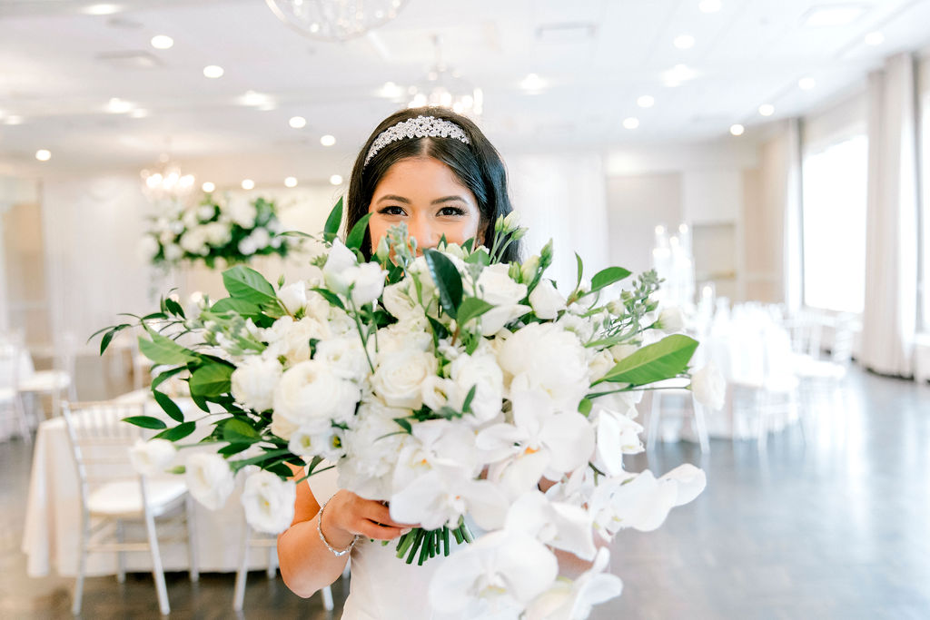 white and green bridal bouquet 