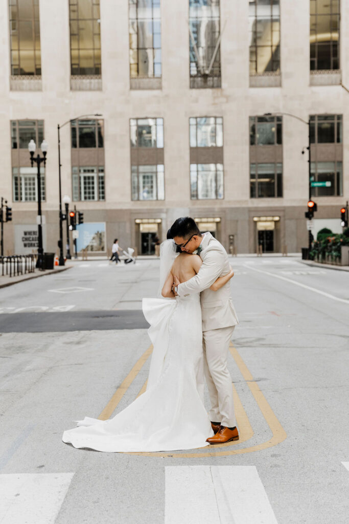 Love in the Windy City: Hane and Ryan’s WildmanBT Wedding and Board of Trade Portraits