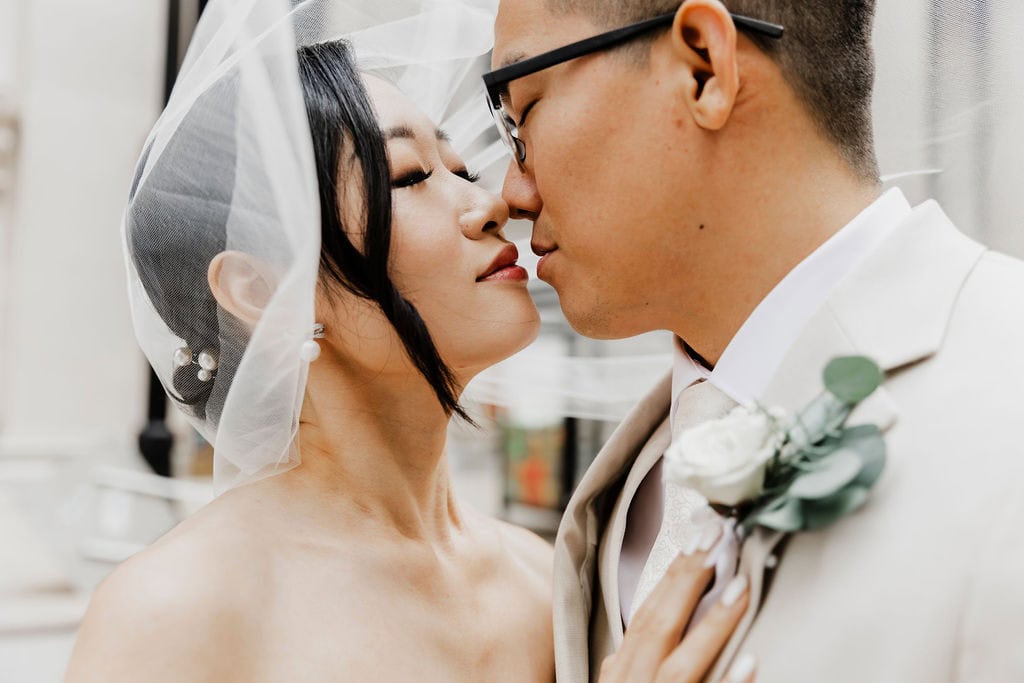 Love in the Windy City: Hane and Ryan’s WildmanBT Wedding and Board of Trade Portraits