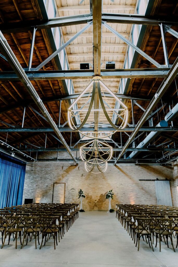 Love in the Windy City: Hane and Ryan’s WildmanBT Wedding and Board of Trade Portraits