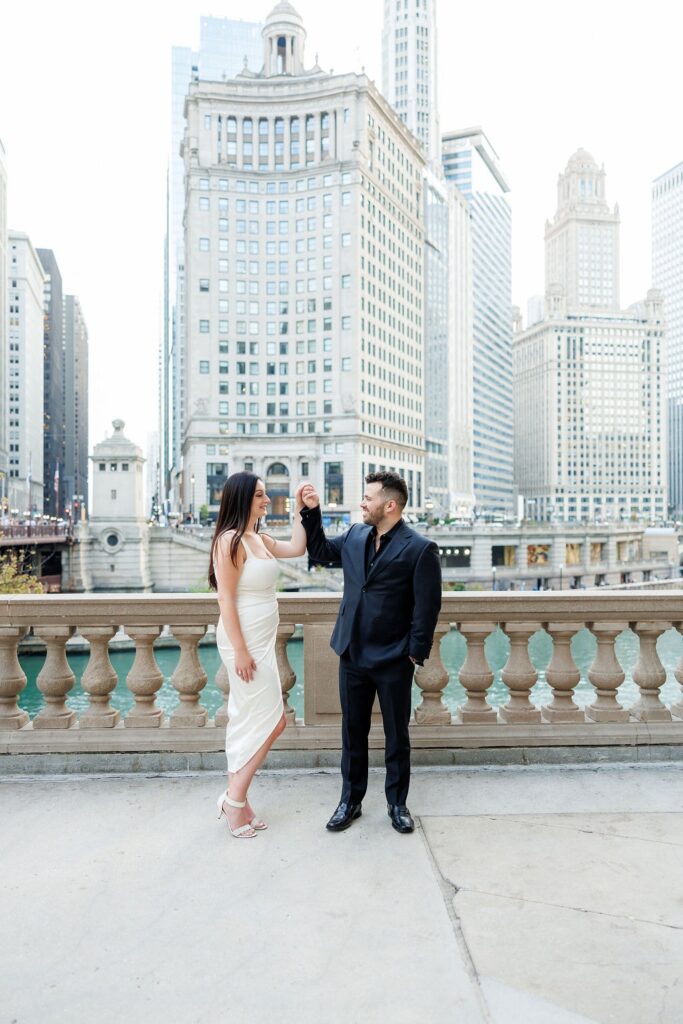 Wrigley Building Engagement Photos: A Touch of Classic Chicago