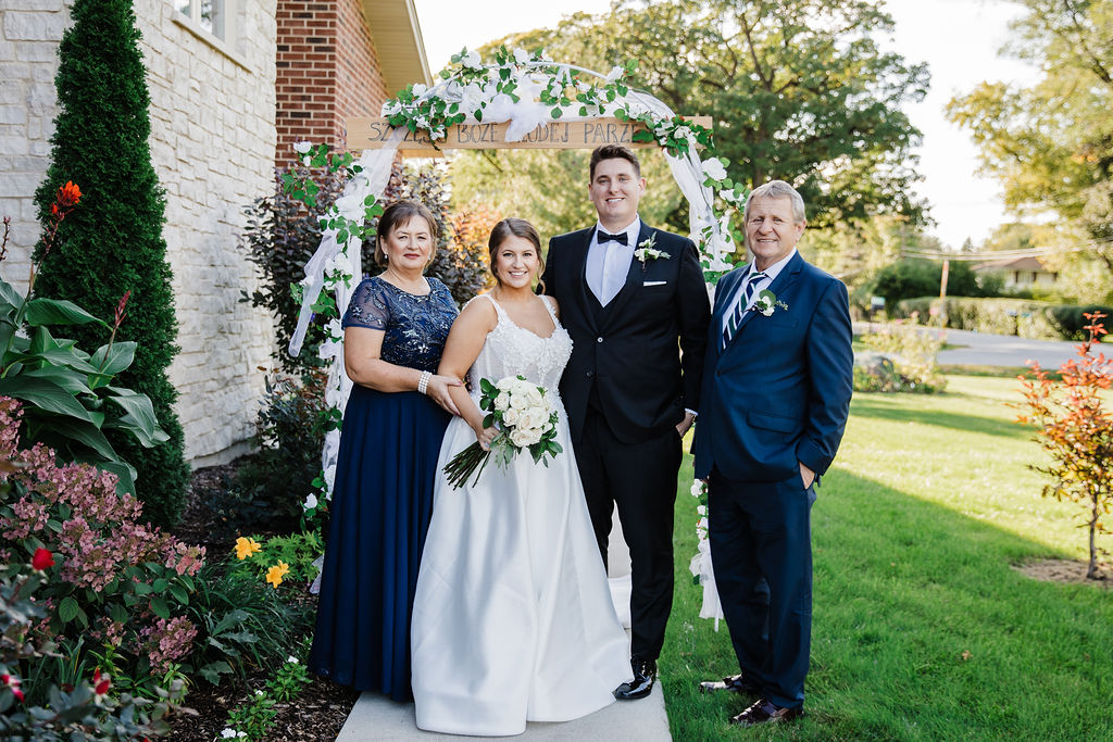The Smart Way to Handle Wedding Day Family Portraits
