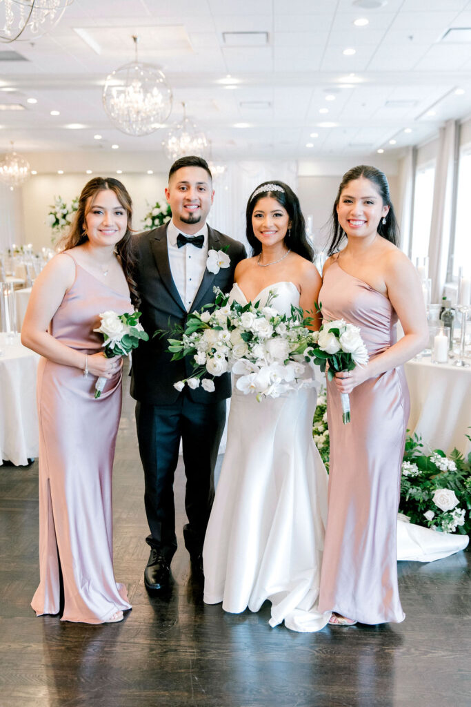 Organizing Family Portraits on Your Wedding Day