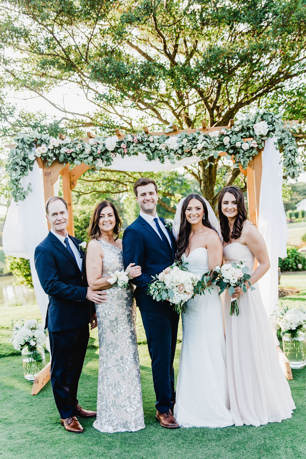 How to Plan Your Wedding Family Photos. Family Photo Guide for Your Wedding Day